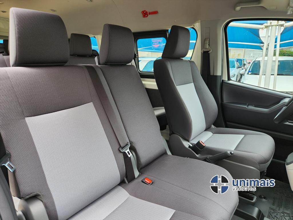 TOYOTA HIACE 2.8 D-4D TURBO DIESEL MINIBUS 15+1 DX AUTOMÁTICO — foto 18