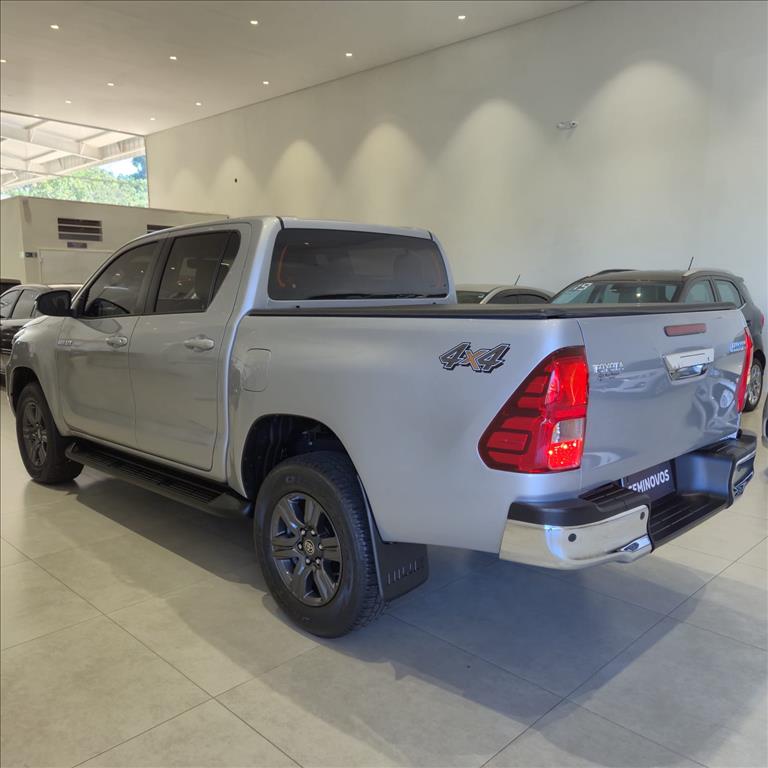 HILUX 2.8 D-4D TURBO DIESEL CD SR 4X4 AUTOMÁTICO5
