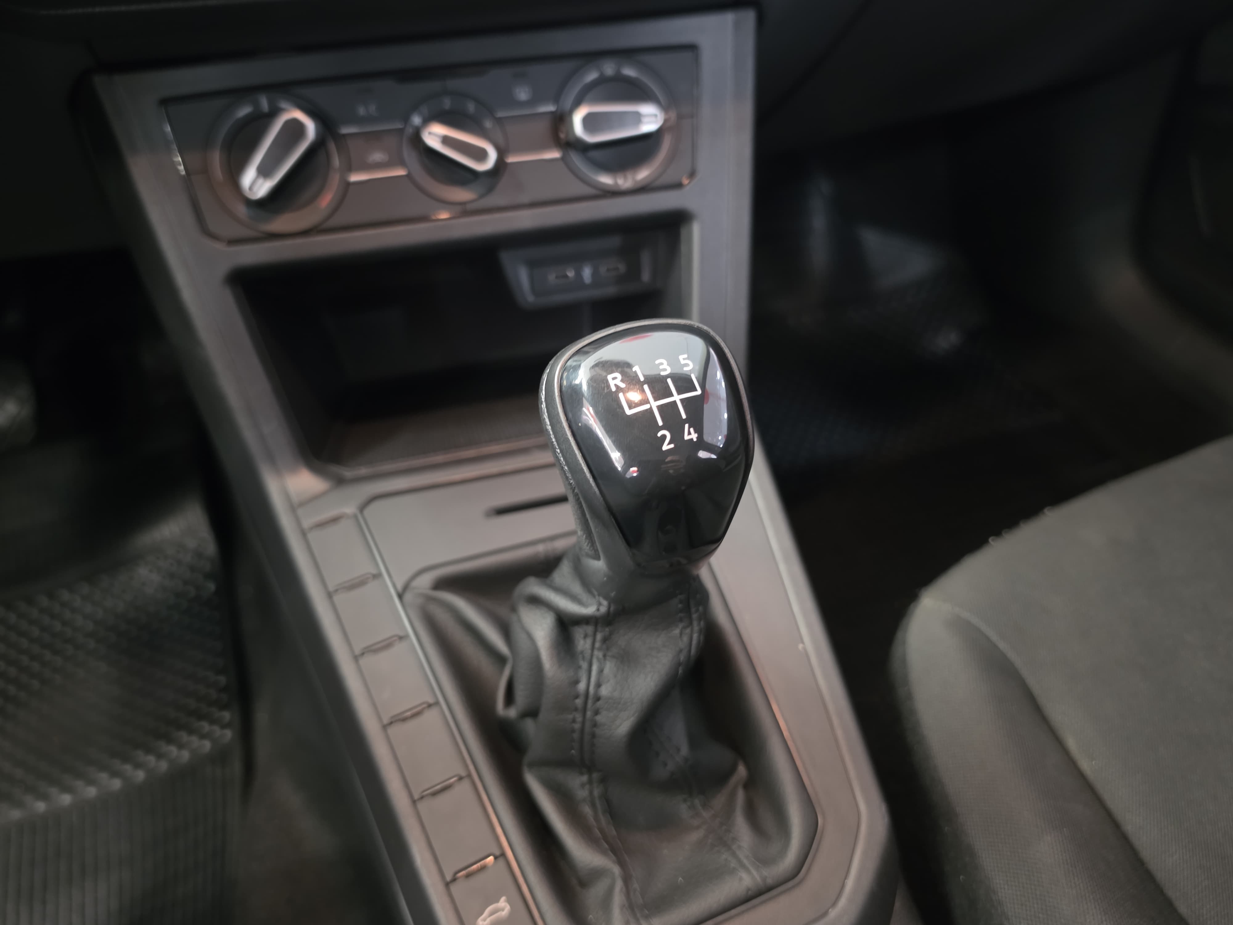 POLO 1.0 MPI TRACK MANUAL10