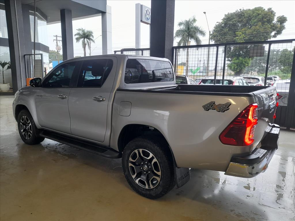HILUX 2.8 D-4D TURBO DIESEL CD SRV 4X4 AUTOMÁTICO5