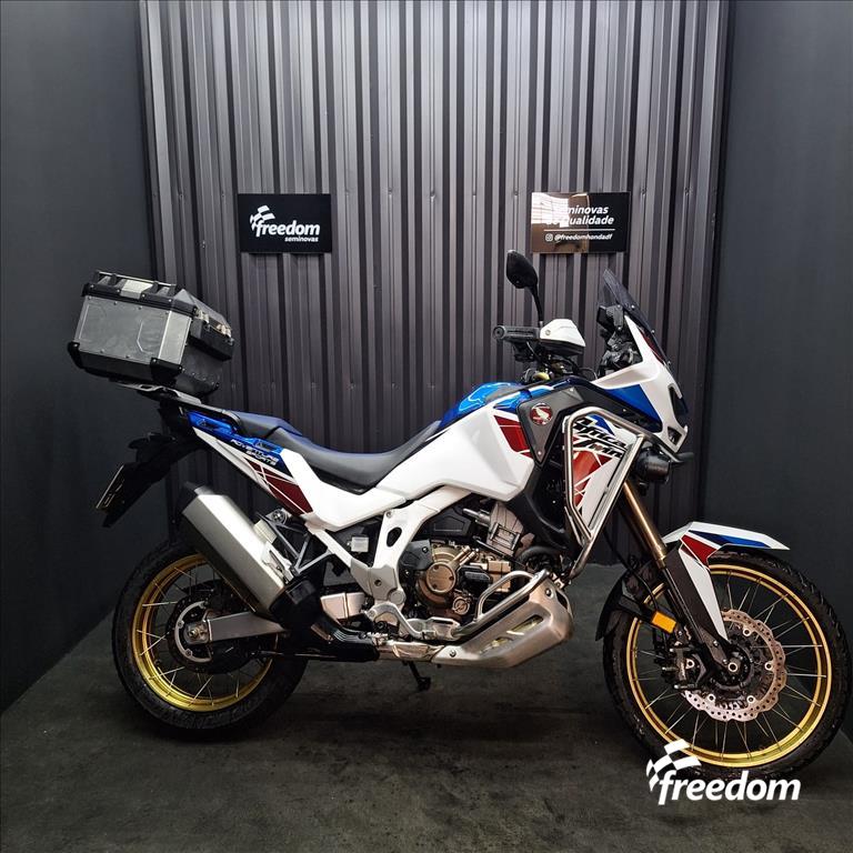 Moto HONDA do modelo CRF 1100L AFRICA TWIN DCT 2022/2023