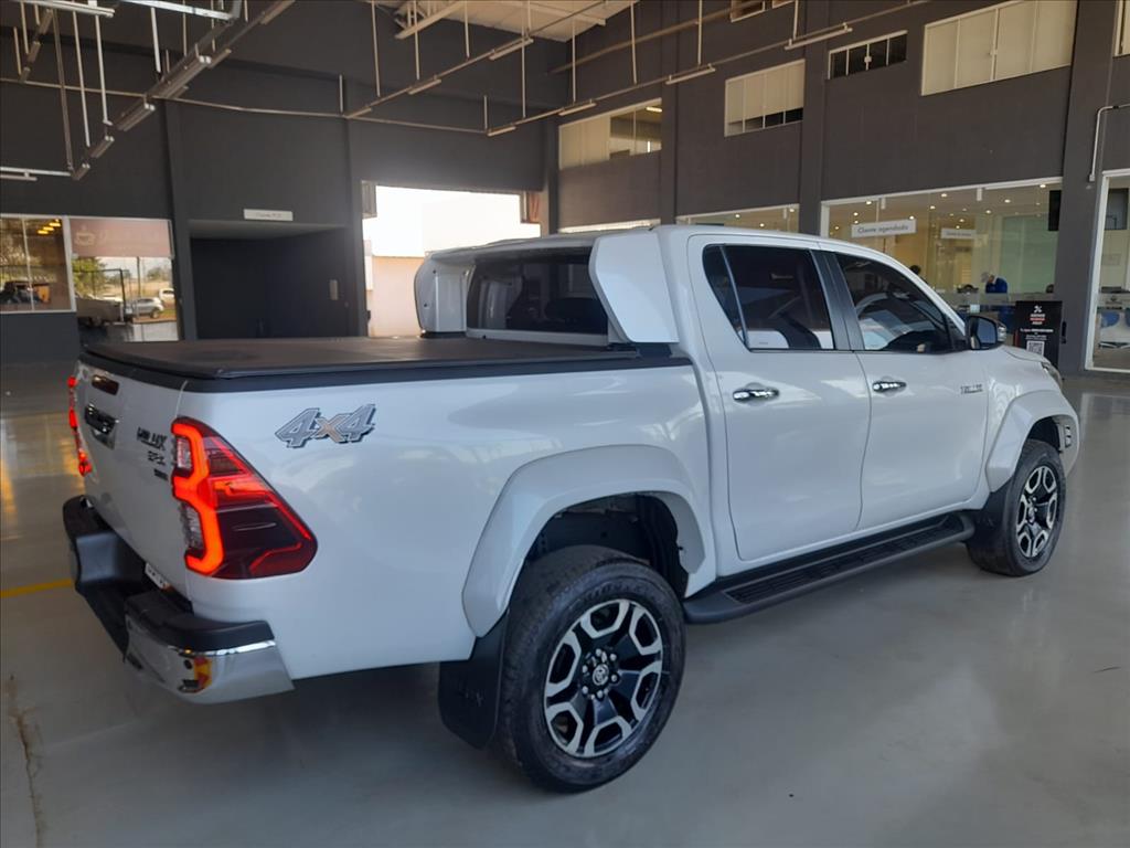 HILUX 2.8 D-4D TURBO DIESEL CD SRX 4X4 AUTOMÁTICO4