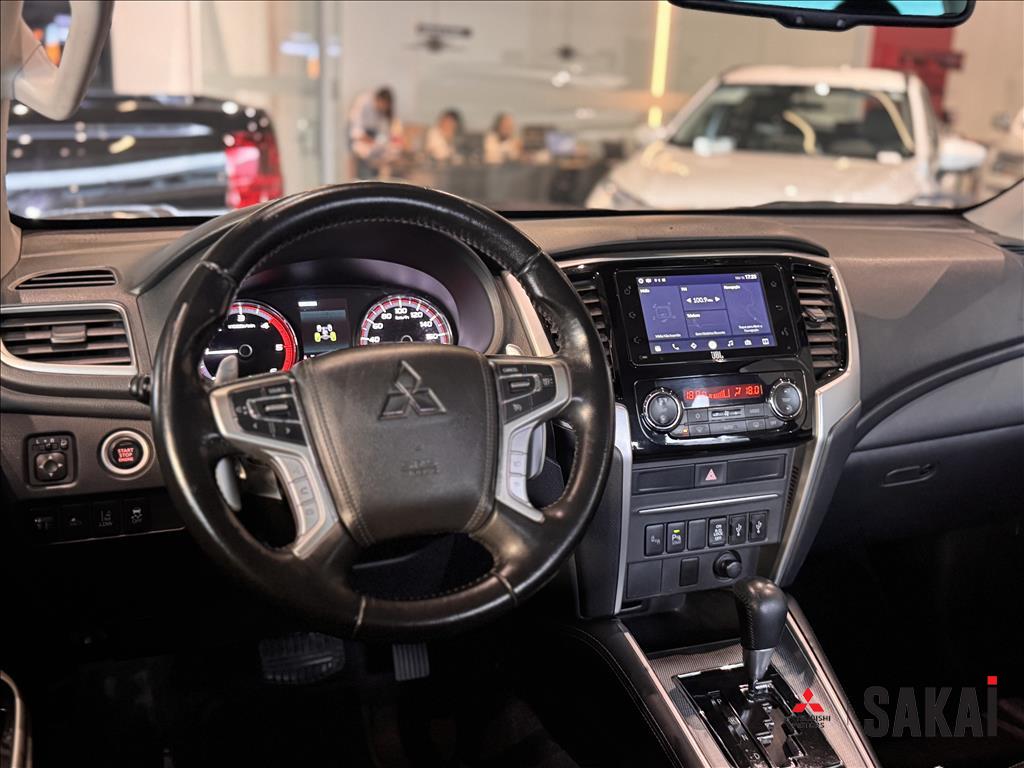 Mitsubishi-L200 TRITON-2.4 16V TURBO DIESEL SPORT HPE-S CD 4P 4X4 AUTOMÁTICO