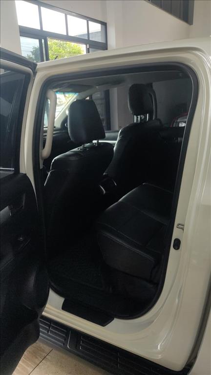 HILUX 2.8 D-4D TURBO DIESEL CD SRX 4X4 AUTOMÁTICO10