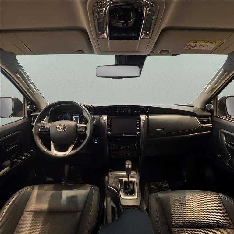 HILUX SW4 2.8 D-4D TURBO DIESEL SRX 7L 4X4 AUTOMÁTICO10