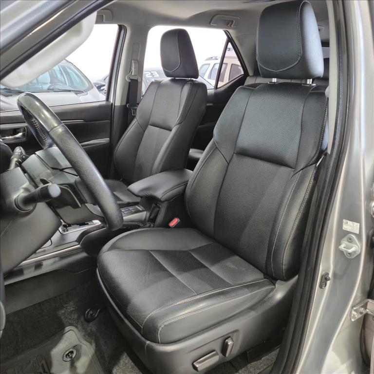 HILUX SW4 2.8 D-4D TURBO DIESEL SRX 7L 4X4 AUTOMÁTICO13