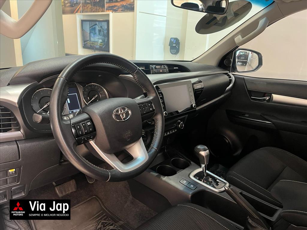 Toyota-HILUX-2.8 D-4D TURBO DIESEL CD SR 4X4 AUTOMÁTICO