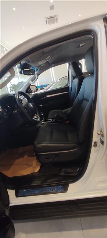 HILUX 2.8 D-4D TURBO DIESEL CD SRX 4X4 AUTOMÁTICO11