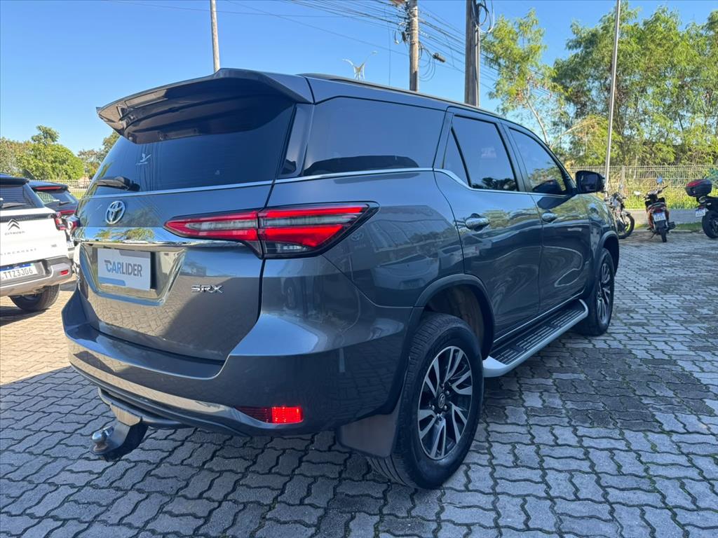 HILUX SW4 2.8 D-4D TURBO DIESEL SRX 7L 4X4 AUTOMÁTICO4