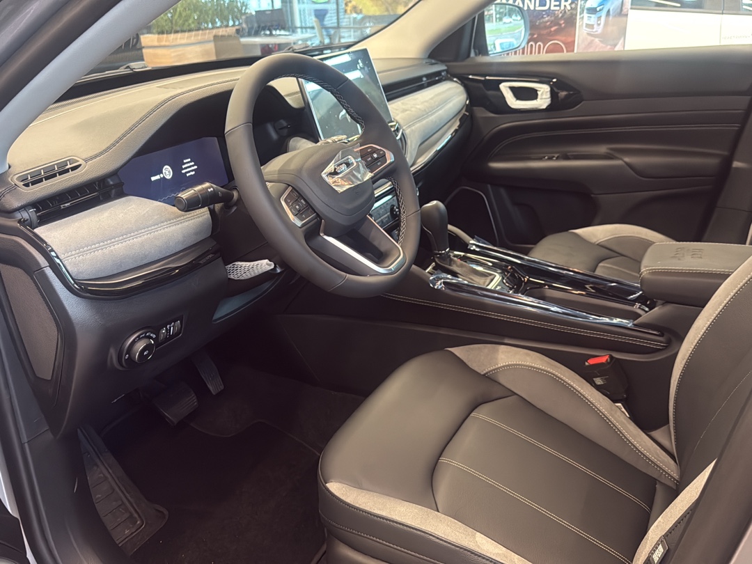 COMMANDER 1.3 T270 TURBO MHEV LIMITED AT64