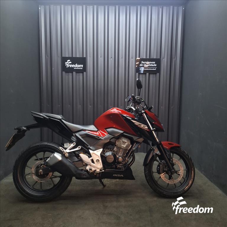Moto HONDA do modelo CB 300F TWISTER ABS 2024/2025