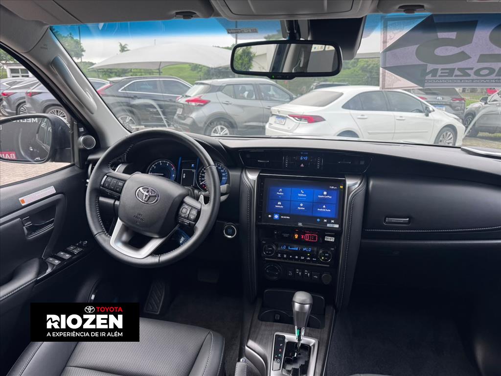 HILUX SW4 2.8 D-4D TURBO DIESEL SRX PLATINUM 7L 4X4 AUTOMÁTICO6