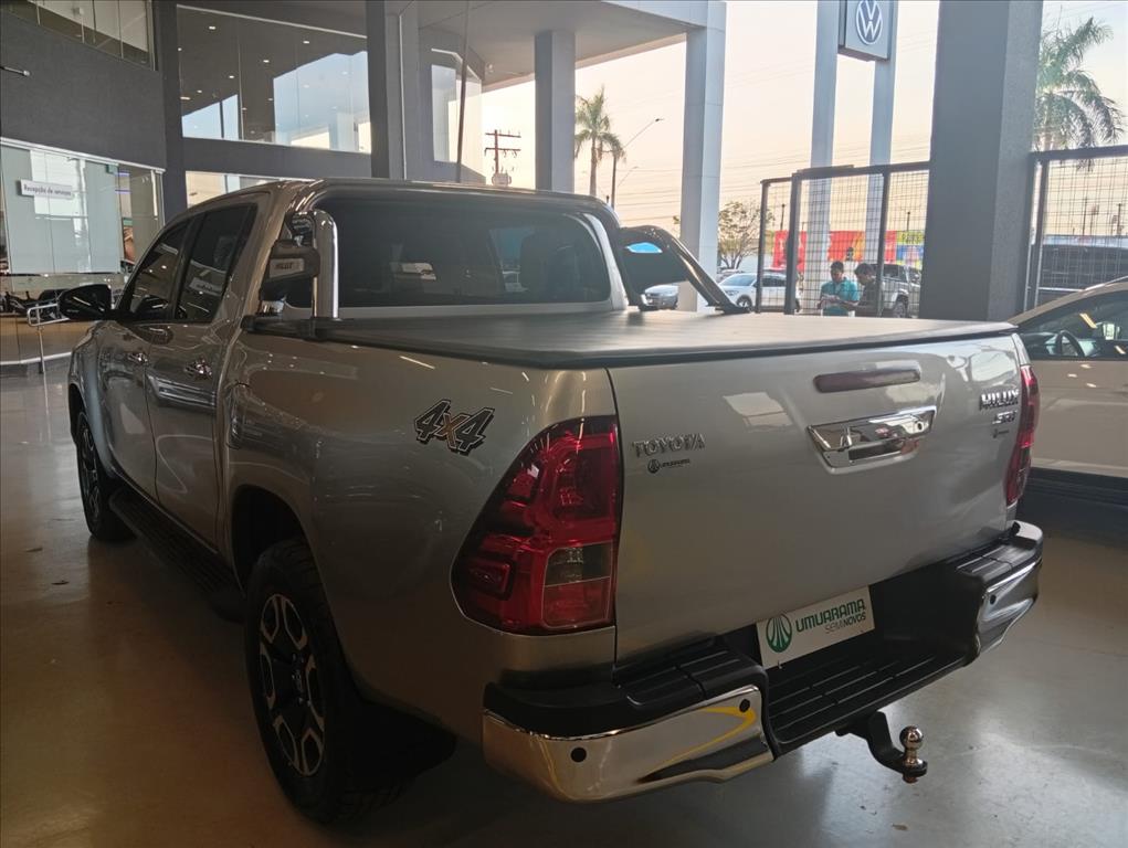 HILUX 2.8 D-4D TURBO DIESEL CD SRV 4X4 AUTOMÁTICO4
