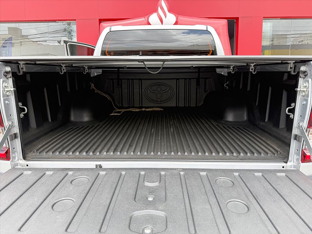 Toyota Hilux - 2.8 D-4D TURBO DIESEL CD SRX 4X4 AUTOMÁTICO