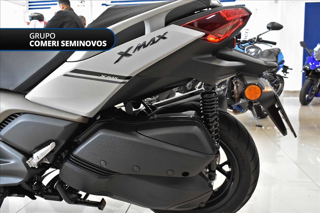 XMAX 250 CONNECTED ABS9