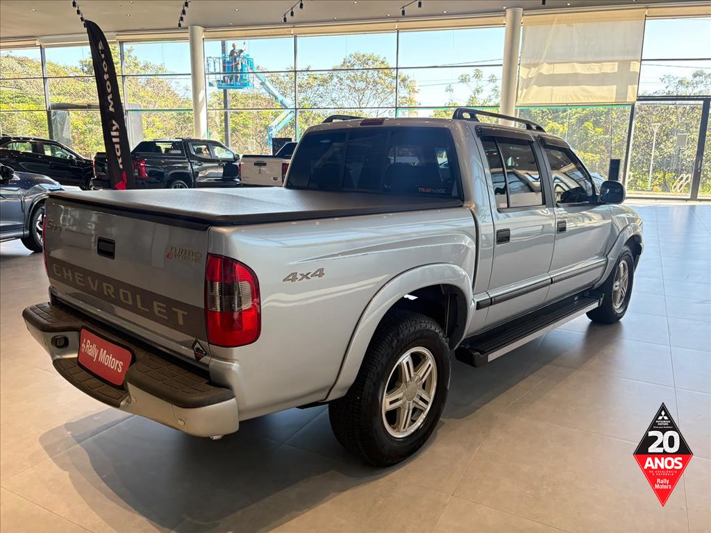 GM - Chevrolet-S10-2.8 EXECUTIVE 4X4 CD 12V TURBO ELECTRONIC INTERCOOLER DIESEL 4P MANUAL