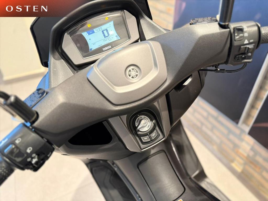 YAMAHA-NMAX-160 ABS
