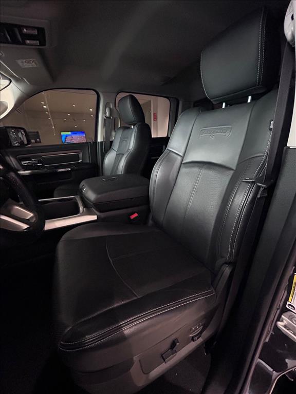 CLASSIC 5.7 V8 GASOLINA LARAMIE NIGHT EDITION CD 4X4 AUTOMÁTICO8