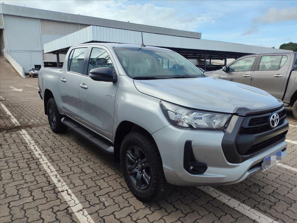 HILUX 2.8 D-4D TURBO DIESEL CD SR 4X4 AUTOMÁTICO1