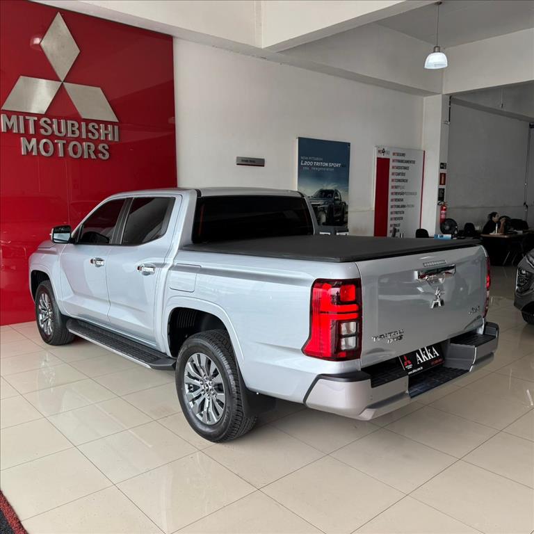 Mitsubishi-TRITON-2.4 BITURBO DIESEL CD HPE-S 4X4 AUTOMÁTICO