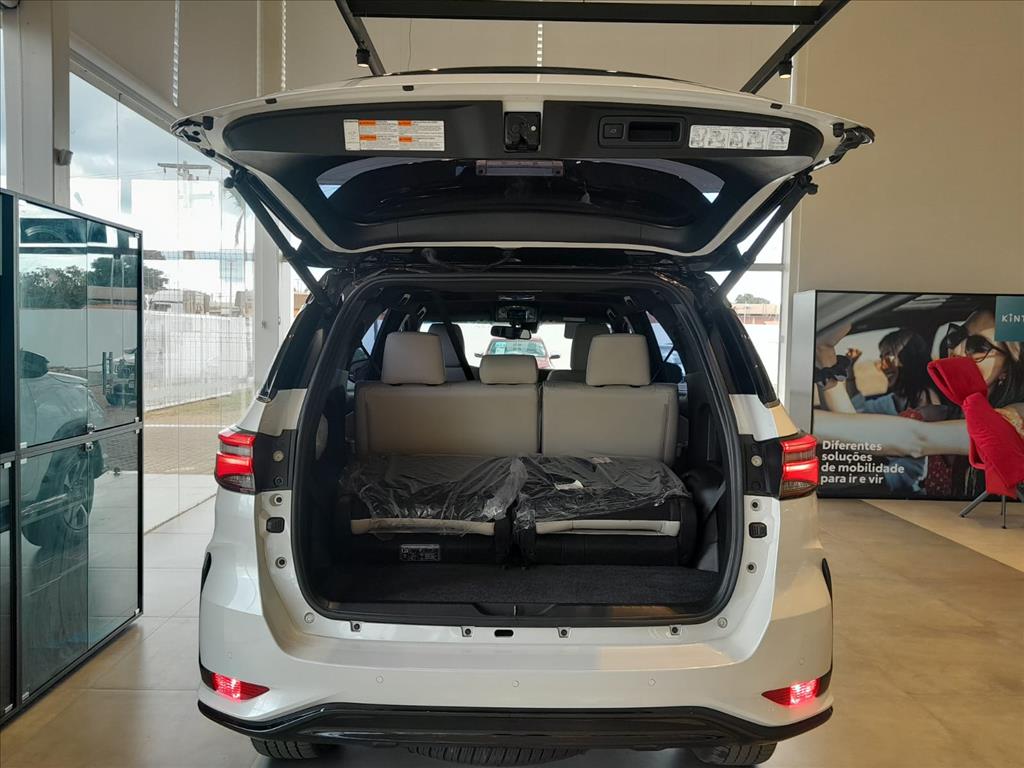 HILUX SW4 2.8 D-4D TURBO DIESEL DIAMOND 7L 4X4 AUTOMÁTICO7