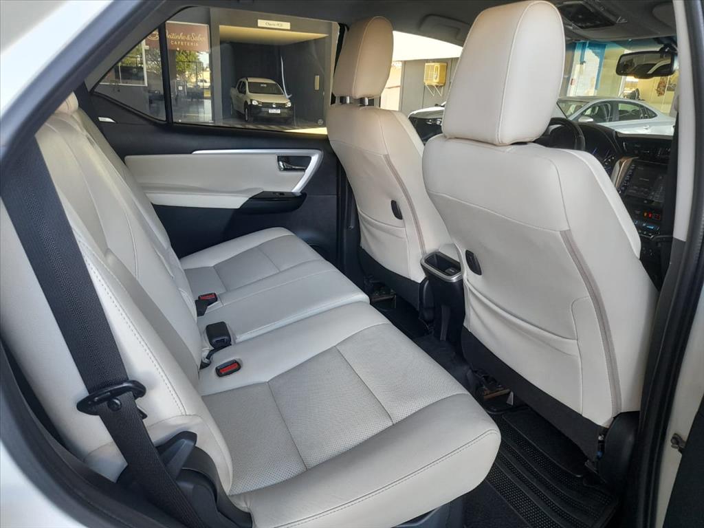 HILUX SW4 2.8 SRX DIAMOND 4X4 7 LUGARES 16V TURBO INTERCOOLER DIESEL 4P AUTOMÁTICO12