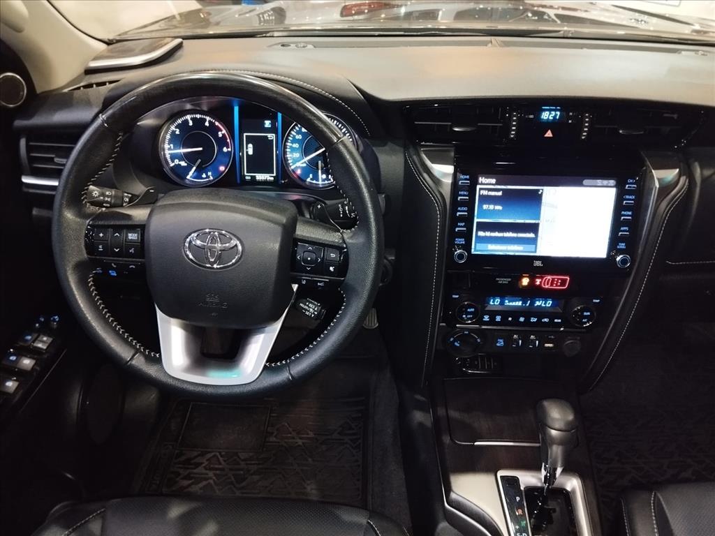 HILUX SW4 2.8 D-4D TURBO DIESEL SRX 7L 4X4 AUTOMÁTICO