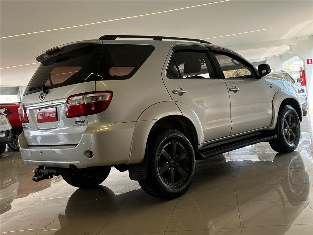 HILUX SW4 3.0 SRV 4X4 7 LUGARES 16V TURBO INTERCOOLER DIESEL 4P AUTOMÁTICO5