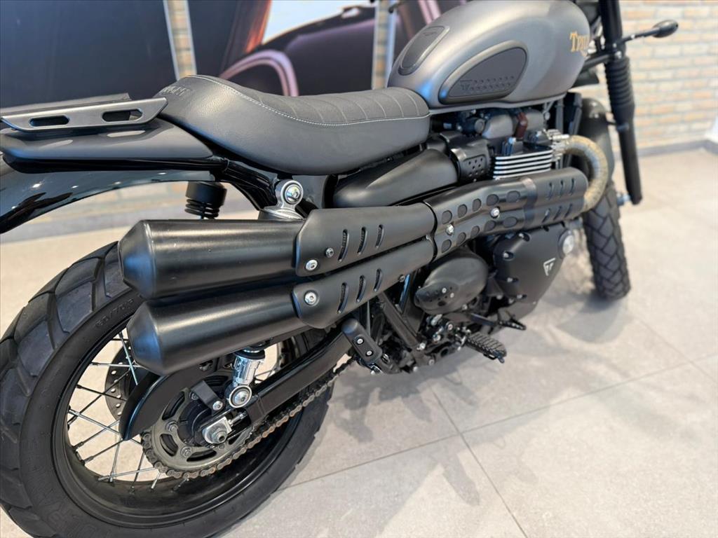 TRIUMPH-SCRAMBLER-STREET