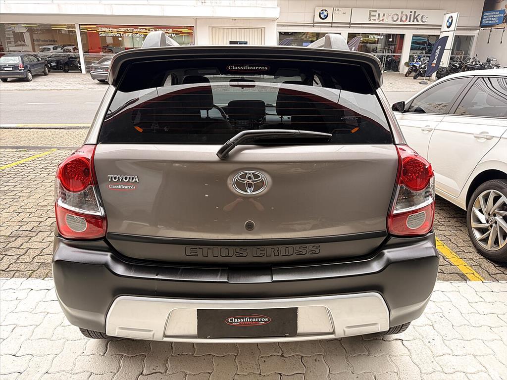 Toyota Etios Cross - 1.5 16V FLEX 4P AUTOMÁTICO