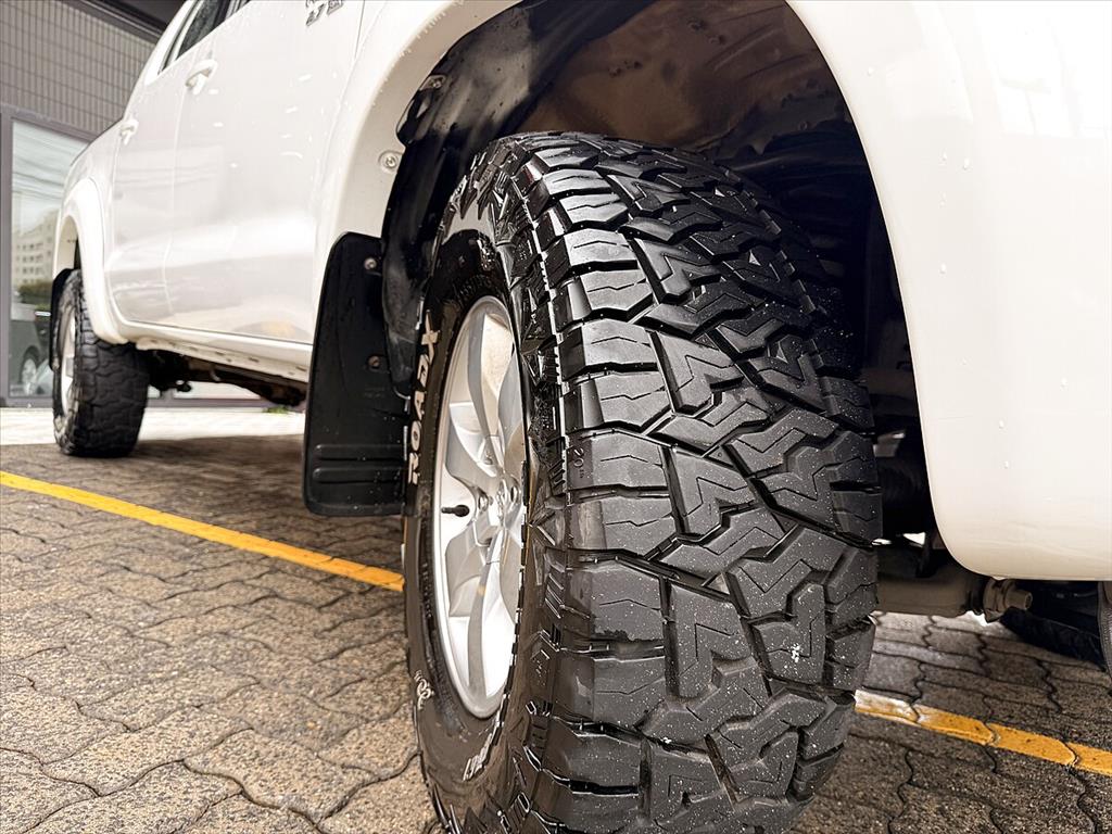 Toyota Hilux - 2.7 SR 4X2 CD 16V FLEX 4P AUTOMÁTICO