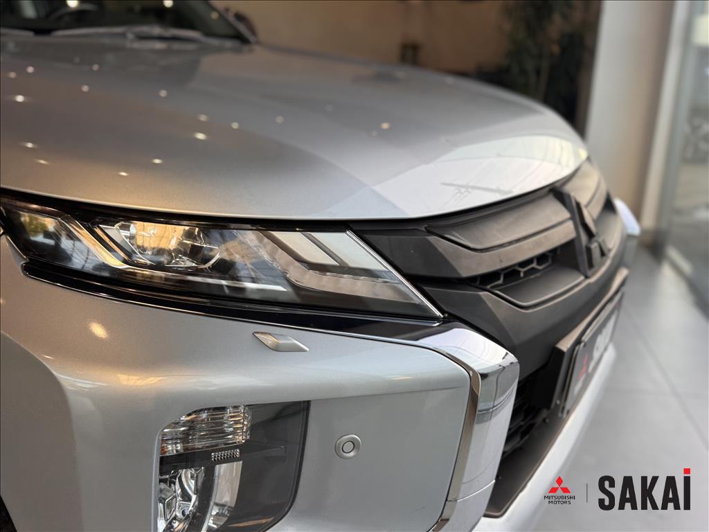 Mitsubishi-L200 TRITON-2.4 16V TURBO DIESEL SPORT HPE-S CD 4P 4X4 AUTOMÁTICO