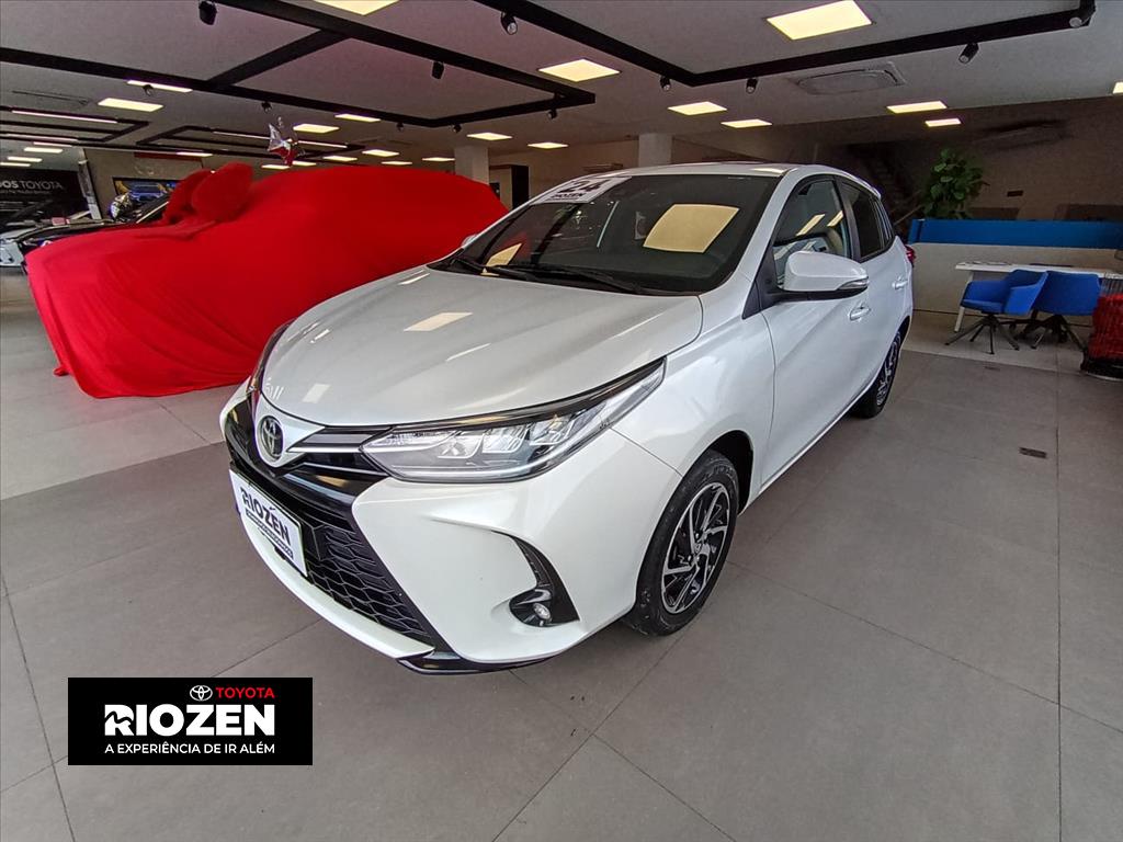 Toyota YARIS 2024