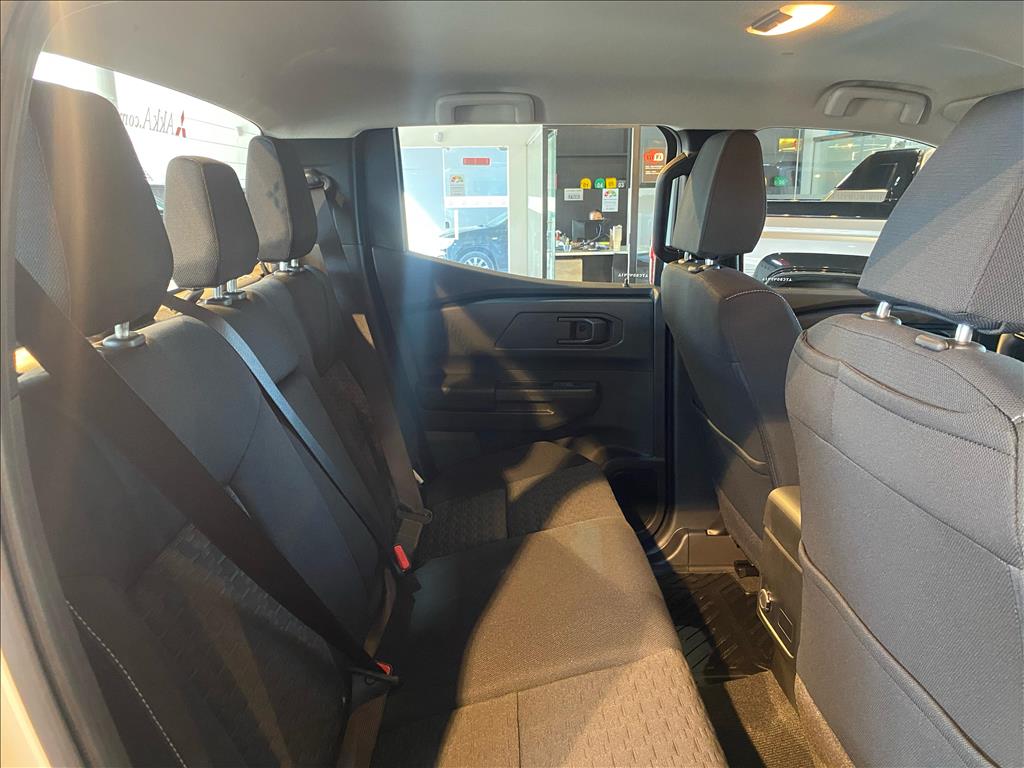 Mitsubishi-TRITON-2.4 BITURBO DIESEL CD GLS 4X4 AUTOMÁTICO