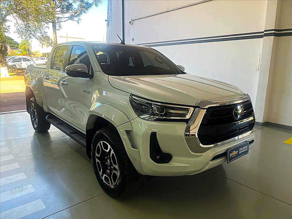 HILUX 2.8 D-4D TURBO DIESEL CD SRX 4X4 AUTOMÁTICO2