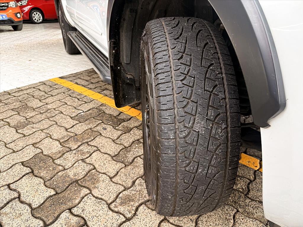 Nissan Frontier - 2.3 16V TURBO DIESEL ATTACK CD 4X4 AUTOMÁTICO