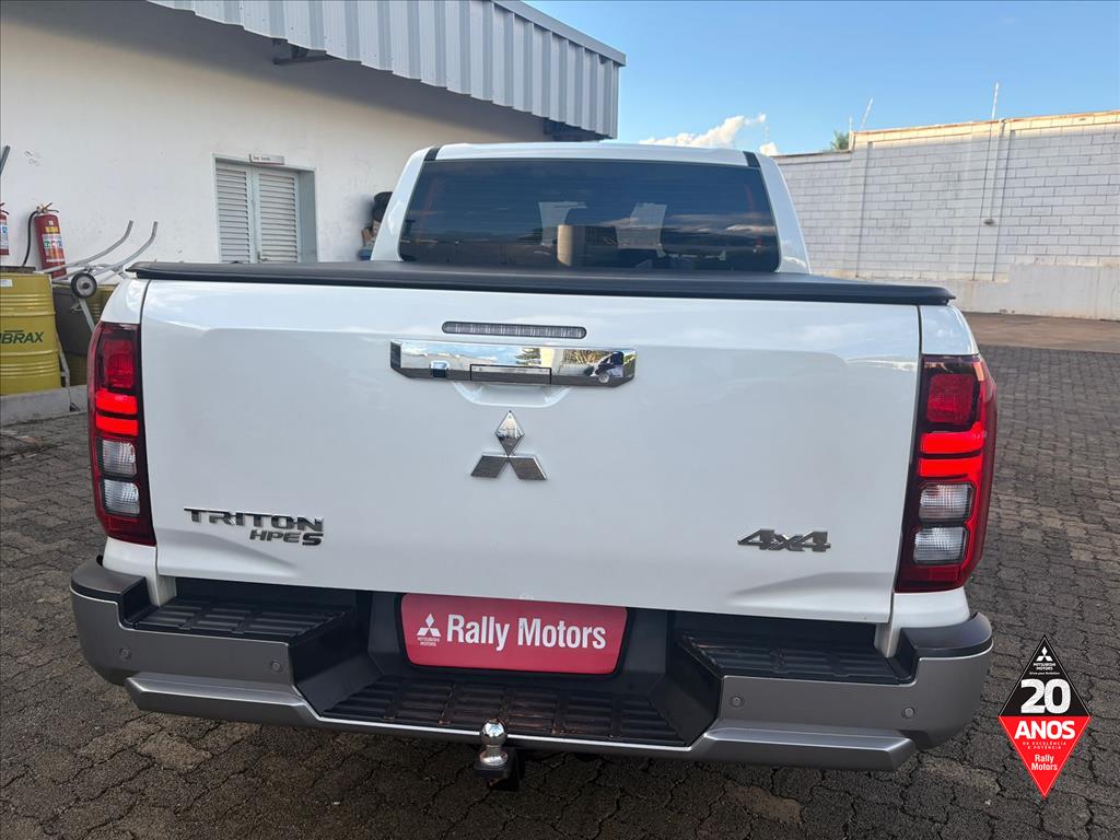 Mitsubishi-TRITON-2.4 BITURBO DIESEL CD HPE-S 4X4 AUTOMÁTICO