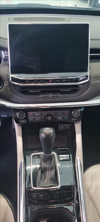 COMMANDER 1.3 T270 TURBO FLEX OVERLAND AT6 COMMANDER 1.3 T270 TURBO FLEX OVERLAND AT6