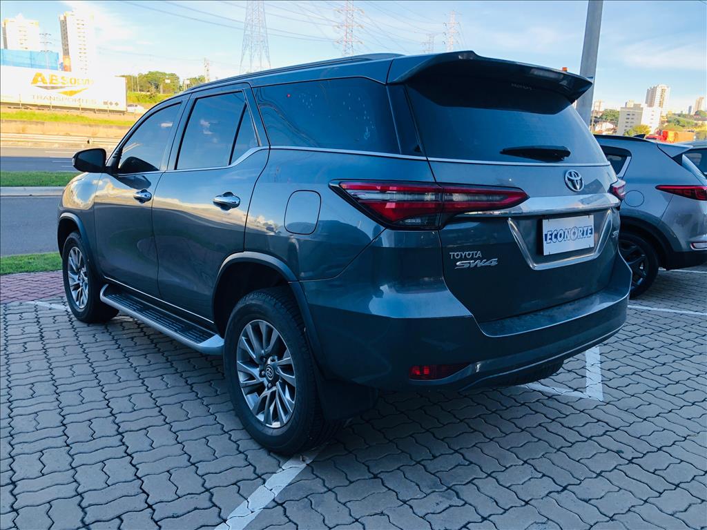 HILUX SW4 2.8 D-4D TURBO DIESEL SRX 4X4 AUTOMÁTICO5