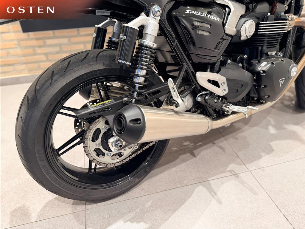 TRIUMPH-SPEED-TWIN
