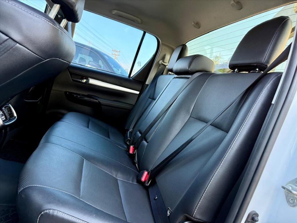 Toyota-HILUX-2.8 D-4D TURBO DIESEL CD SRX PLUS 4X4 AUTOMÁTICO