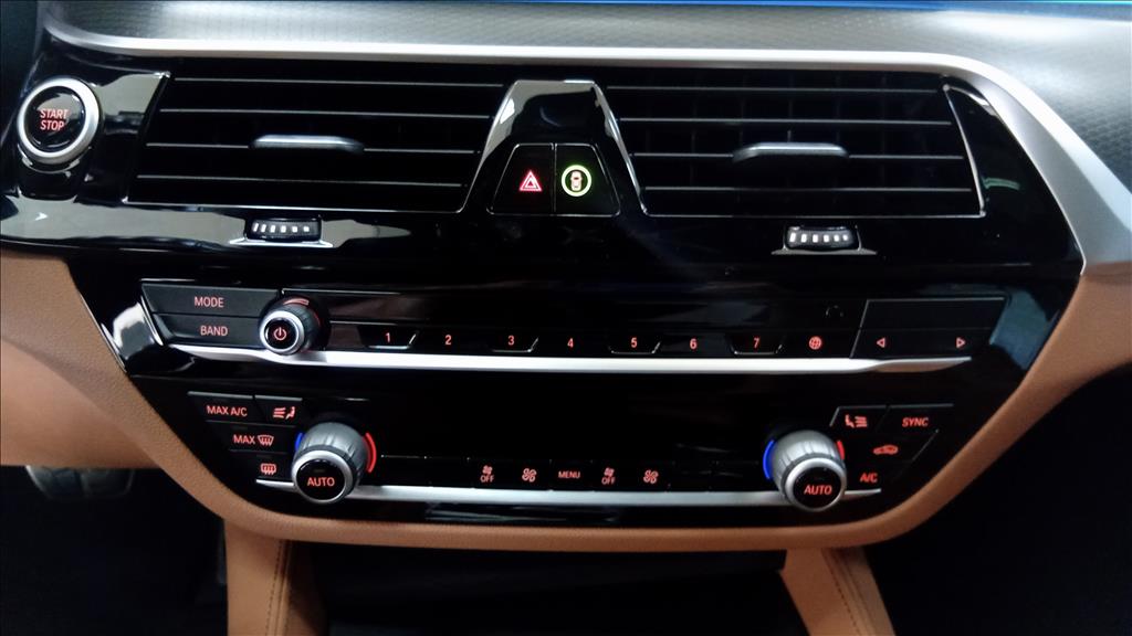 530e 2.0 16V TWINPOWER HÍBRIDO M SPORT AUTOMÁTICO12