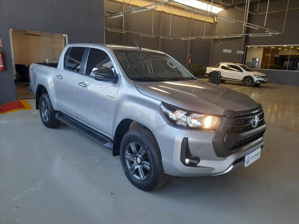 HILUX 2.8 D-4D TURBO DIESEL CD SR 4X4 AUTOMÁTICO2