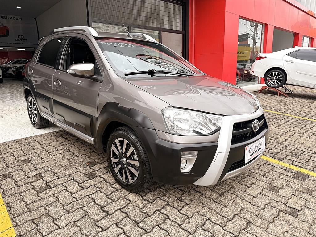 Toyota Etios Cross - 1.5 16V FLEX 4P AUTOMÁTICO