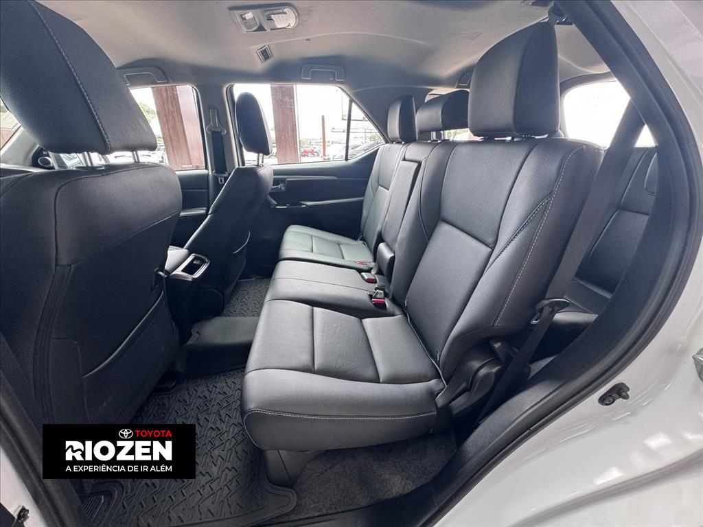 HILUX SW4 2.8 D-4D TURBO DIESEL SRX PLATINUM 7L 4X4 AUTOMÁTICO5