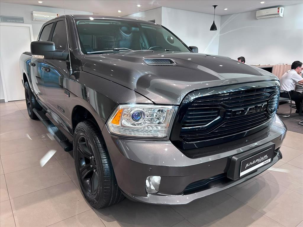 CLASSIC 5.7 V8 GASOLINA LARAMIE NIGHT EDITION CD 4X4 AUTOMÁTICO9