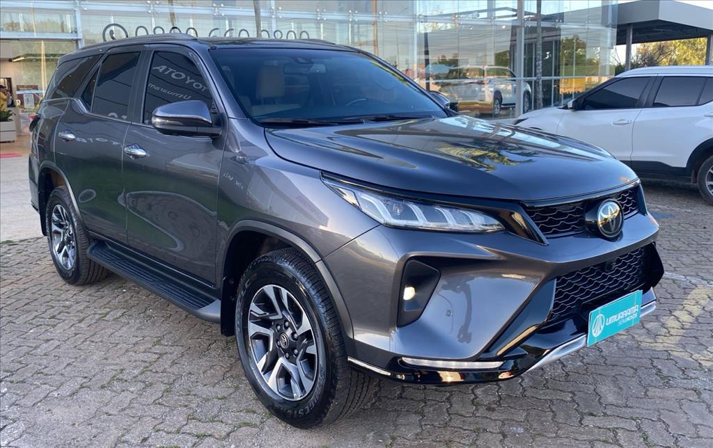 HILUX SW4 2.8 D-4D TURBO DIESEL DIAMOND 7L 4X4 AUTOMÁTICO4