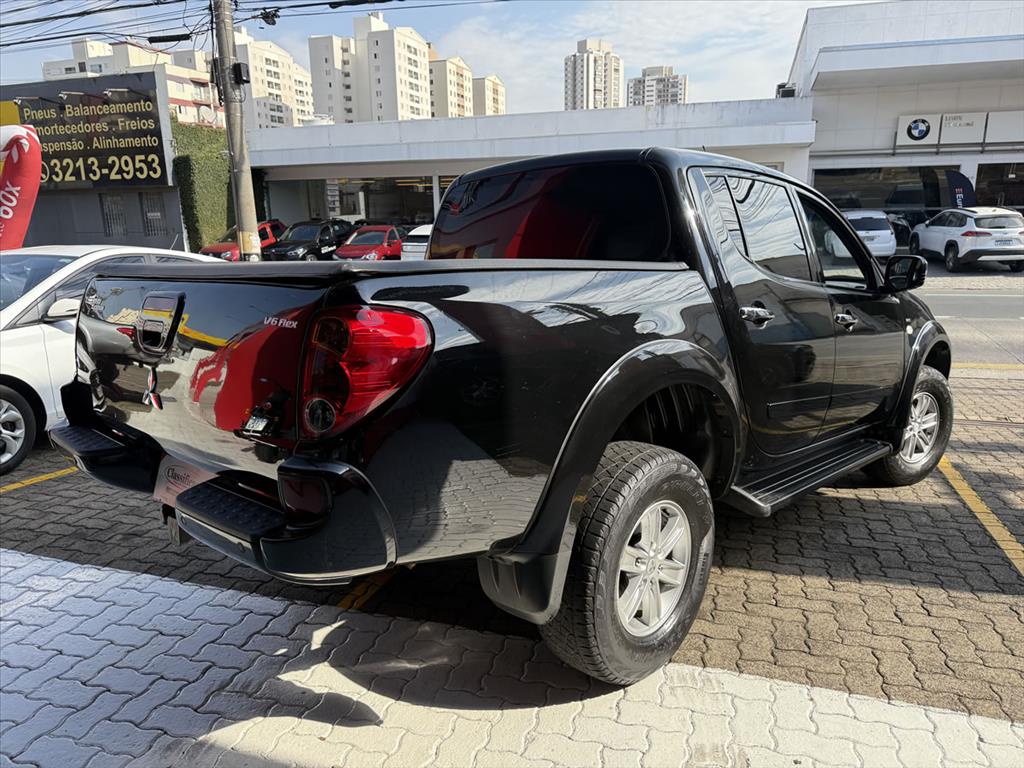 Mitsubishi L200 Triton - 3.5 HPE 4X4 CD V6 24V FLEX 4P AUTOMÁTICO
