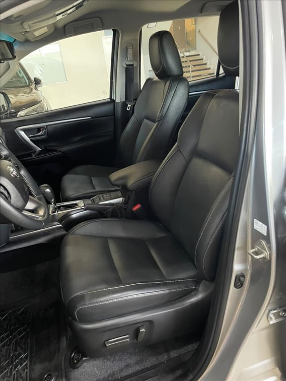 HILUX 2.8 D-4D TURBO DIESEL CD SRV 4X4 AUTOMÁTICO6
