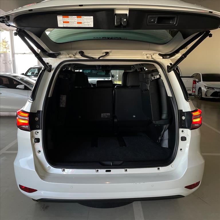 HILUX SW4 2.8 D-4D TURBO DIESEL SRX 7L 4X4 AUTOMÁTICO9